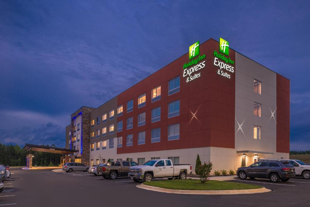 Holiday Inn Express & Suites Farmville